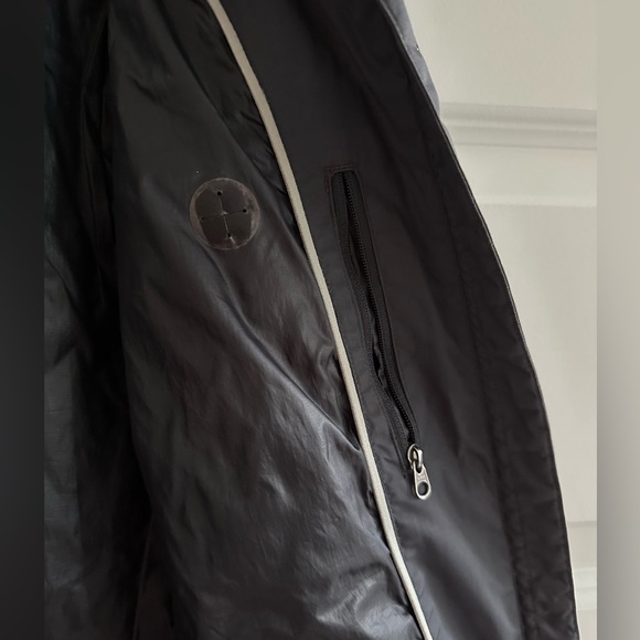 Lululemon Run Raincoat - Charcoal Grey - Picture 5 of 5